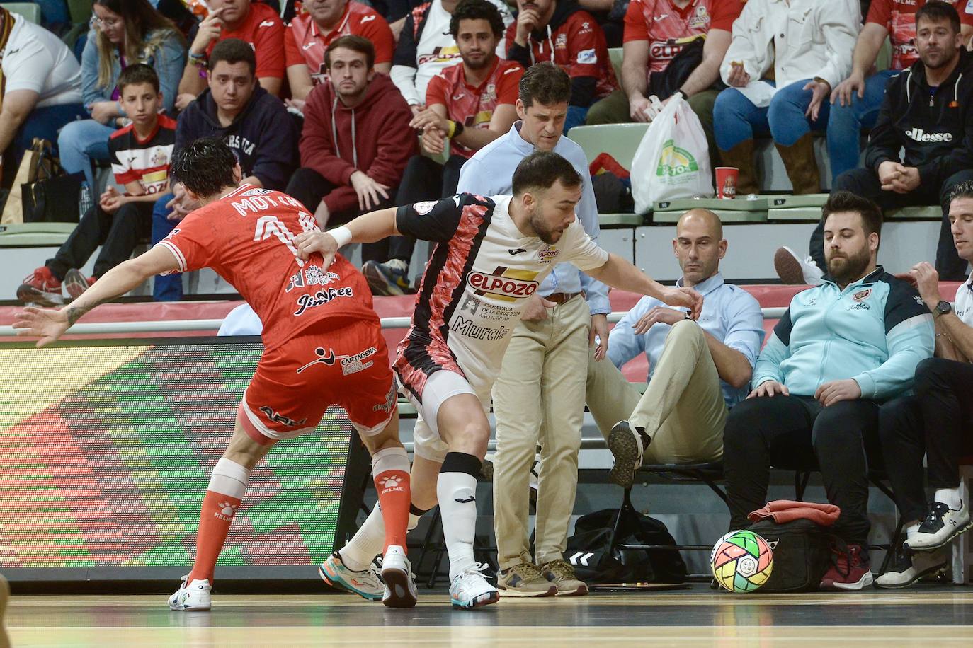 Las imágenes del derbi ElPozo-Jimbee (2-3)