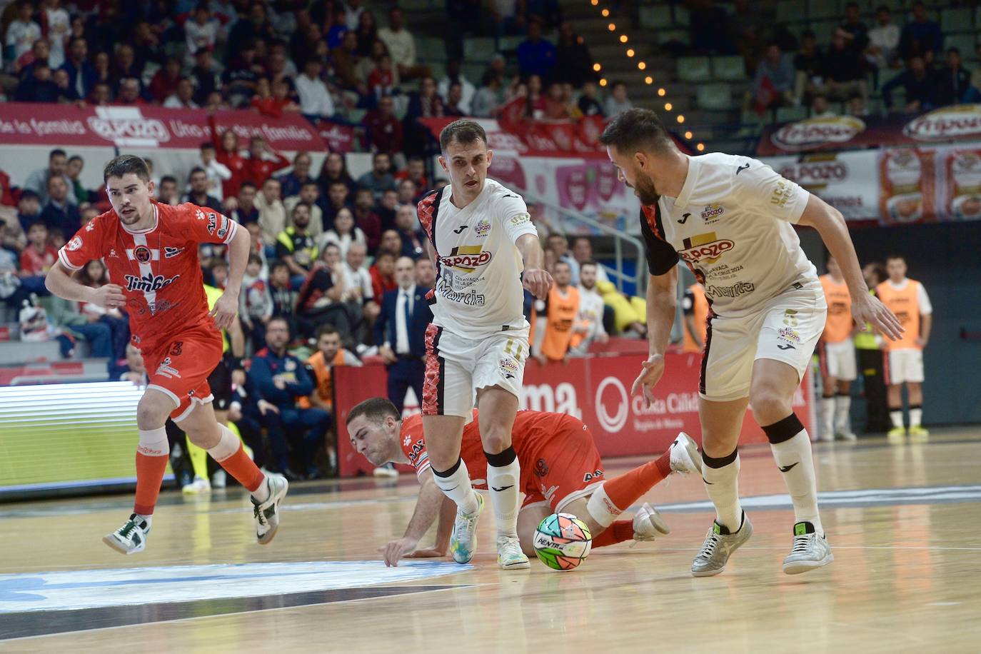 Las imágenes del derbi ElPozo-Jimbee (2-3)