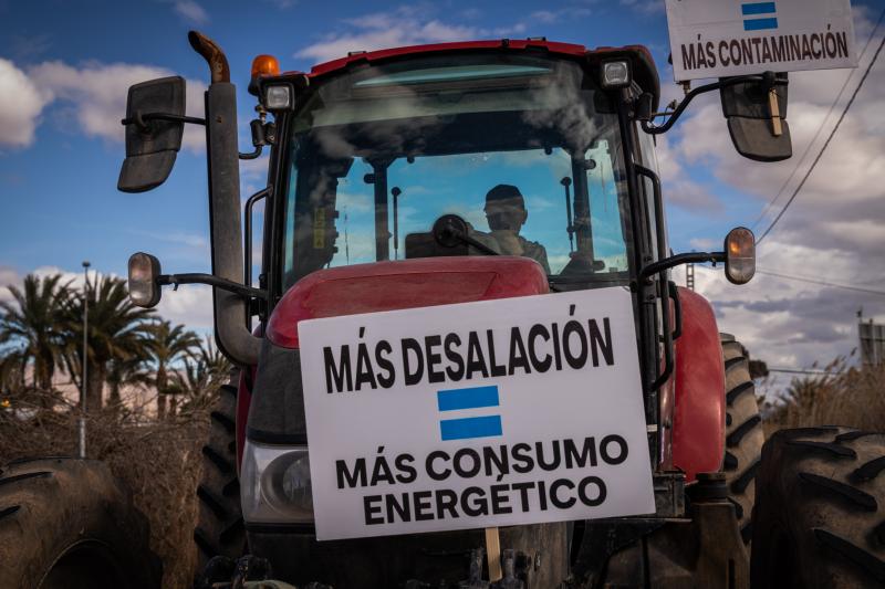 La tractorada de los organizaciones agrarias por la Vega Baja no logra cortar la A-7