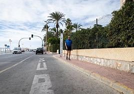 Confluencia en la avenida Roentgen y Doctor Mariano Ruiz Cánovas, junto a la punta del Salaret.