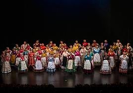 Las candidatas, este viernes por la noche, sobre el escenario del Teatro Romea.