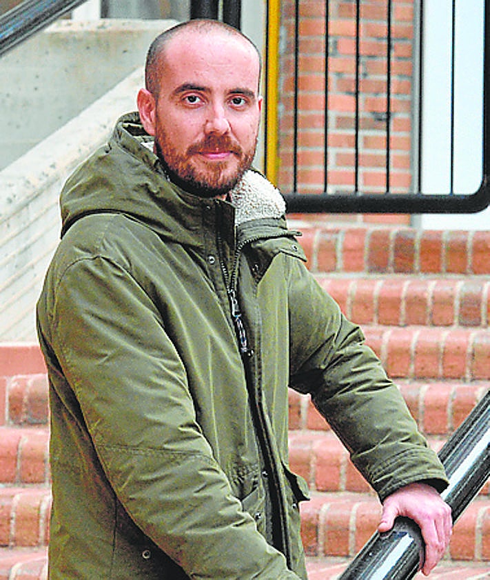 Imagen secundaria 2 - Izquierda: José Colino, de Santiago, lleva 42 años afincado en Murcia. Derecha: Daniel, de familia ferrolana, nació en Murcia, pero todos los años vuelve a Galicia.