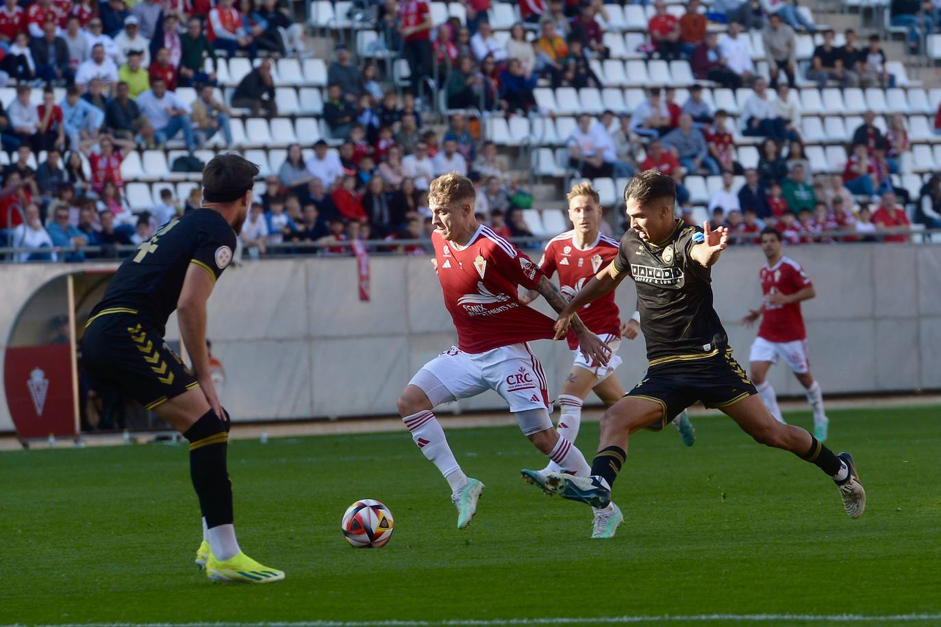 La derrota del Real Murcia frente al Intercity, en imágenes