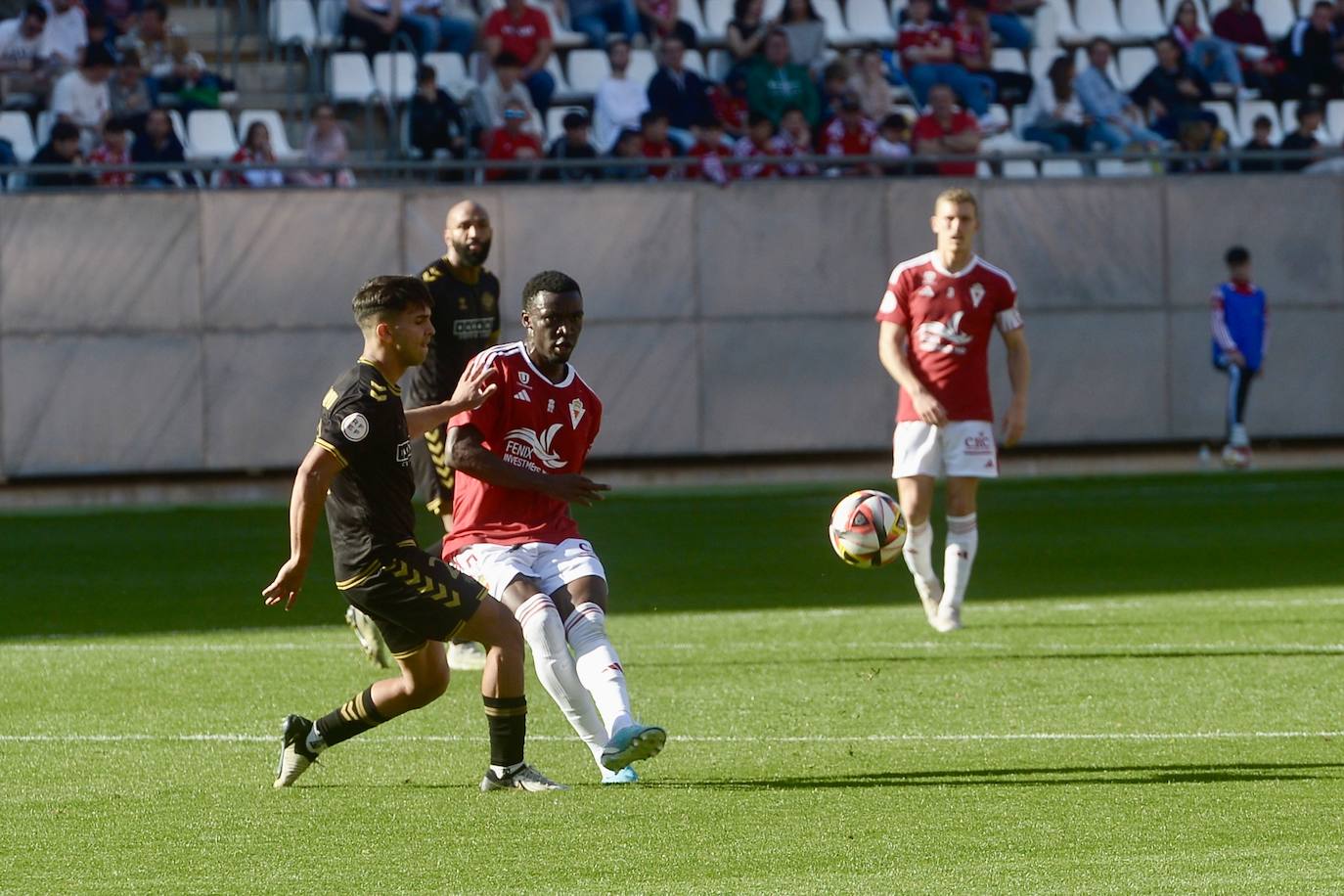 La derrota del Real Murcia frente al Intercity, en imágenes