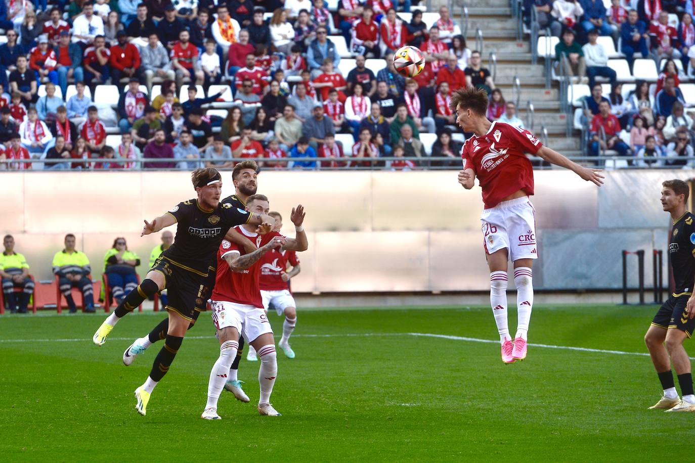 La derrota del Real Murcia frente al Intercity, en imágenes