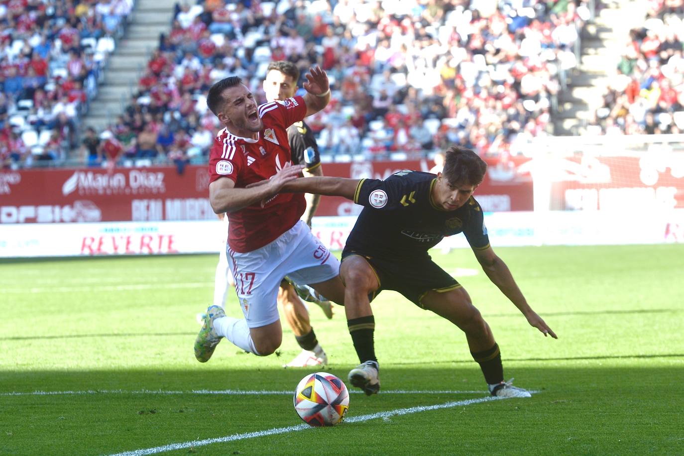 La derrota del Real Murcia frente al Intercity, en imágenes