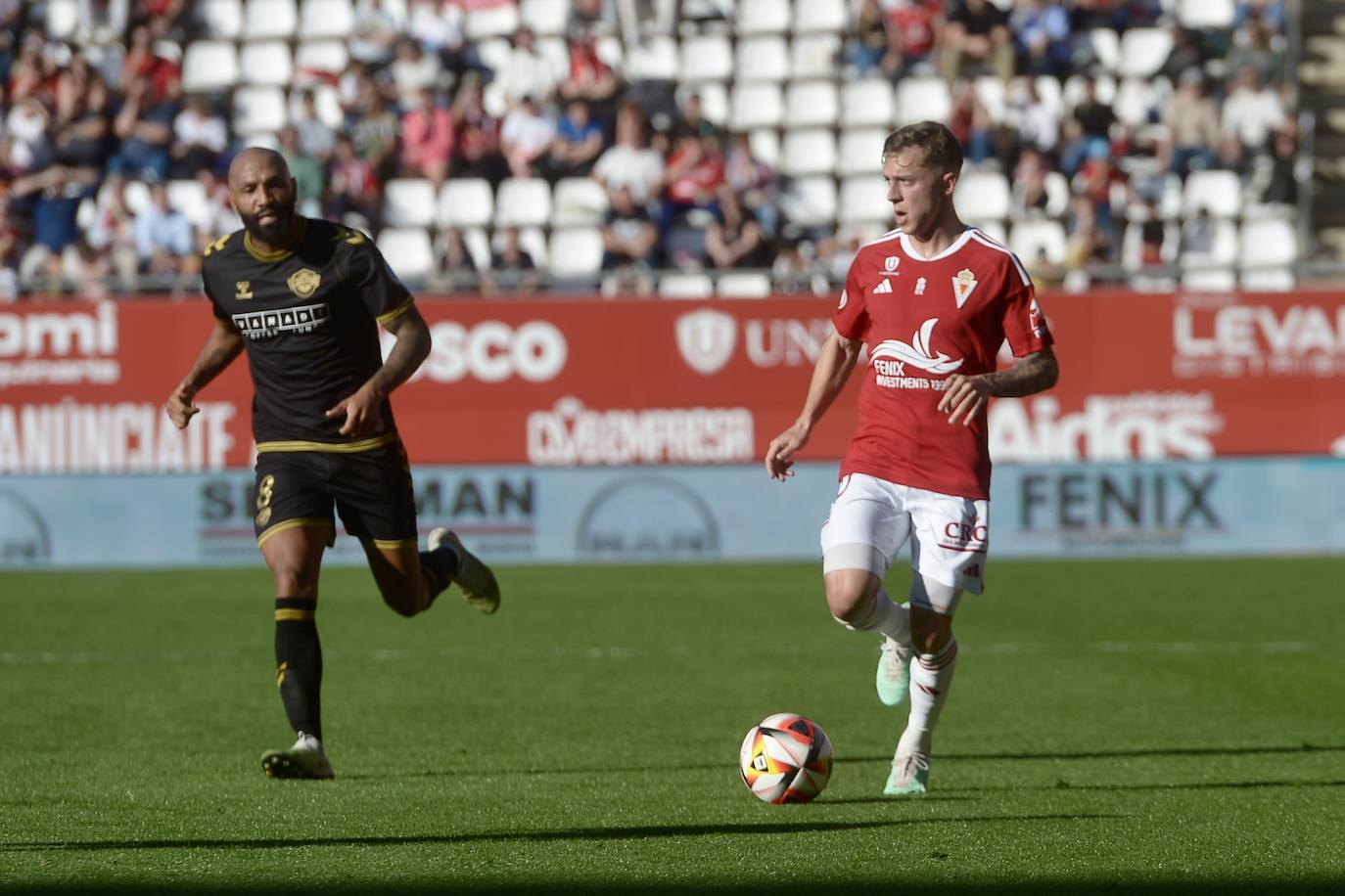 La derrota del Real Murcia frente al Intercity, en imágenes