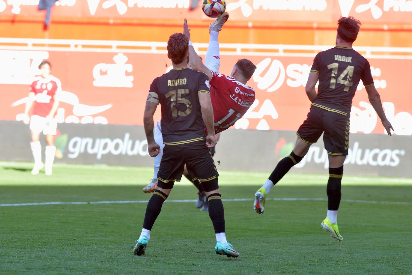 La derrota del Real Murcia frente al Intercity, en imágenes