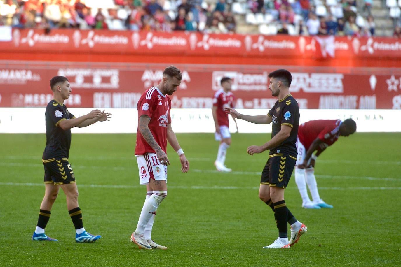 La derrota del Real Murcia frente al Intercity, en imágenes