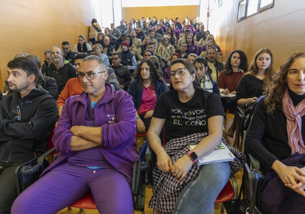 Profesores y Alumnos de la ADLE, en el salón de actos del Vivero de Empresas de Mujeres.