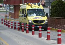 Imagen de archivo de una ambulancia en La Arrixaca.