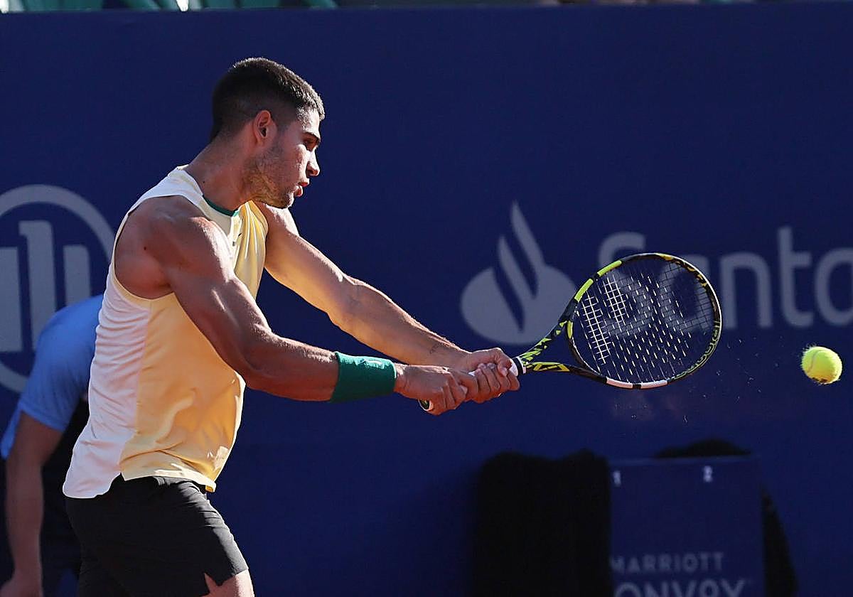 Carlos Alcaraz durante su partido contra Nicolás Jarry en el Argentina Open.