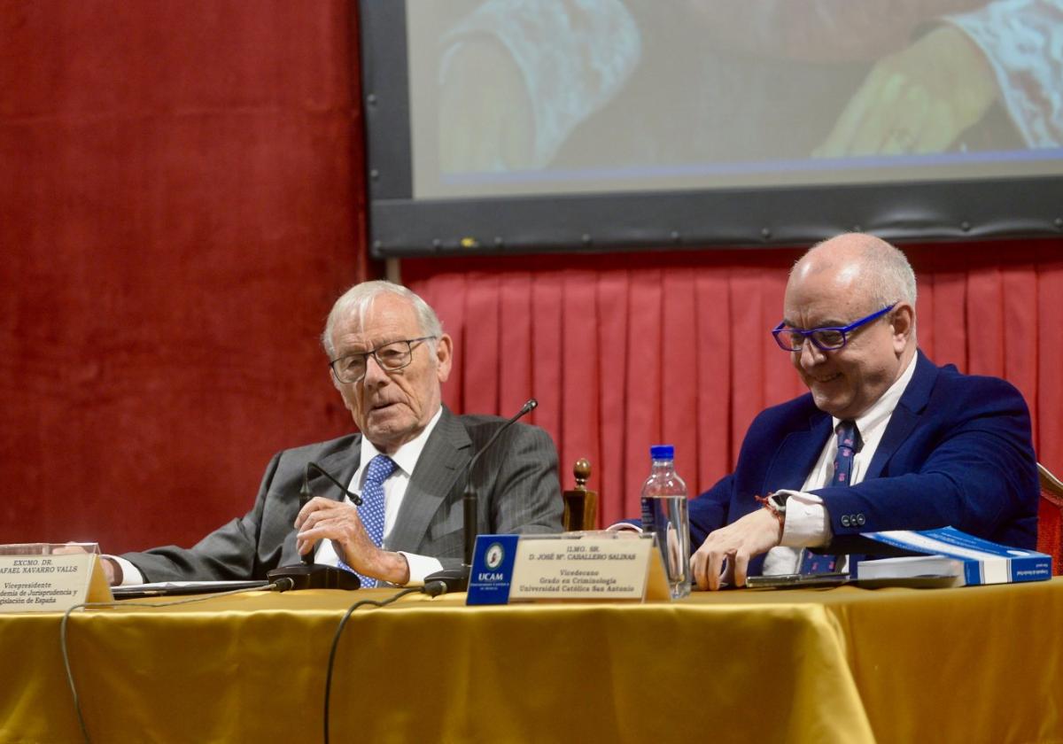 Navarro Valls y el abogado José María Caballero, ayer.