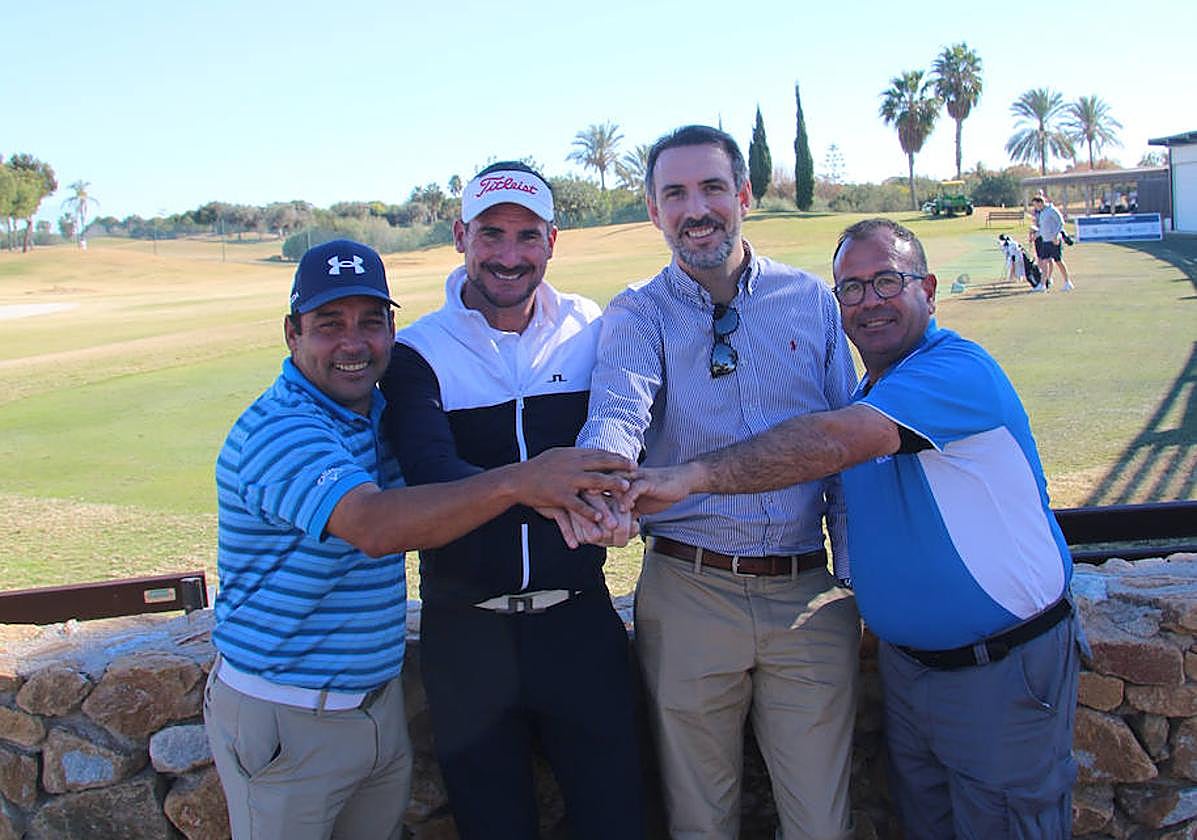 El equipo humano. Leo Llerena (i), Paul Carpenter, José Antonio Hernández y Manuel Fernández.