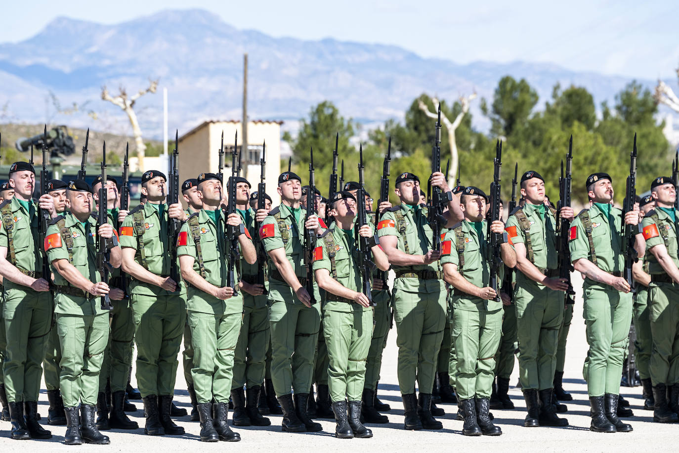El acto para conmemorar los 70 años de la creación de las fuerzas paracaidistas, en imágenes