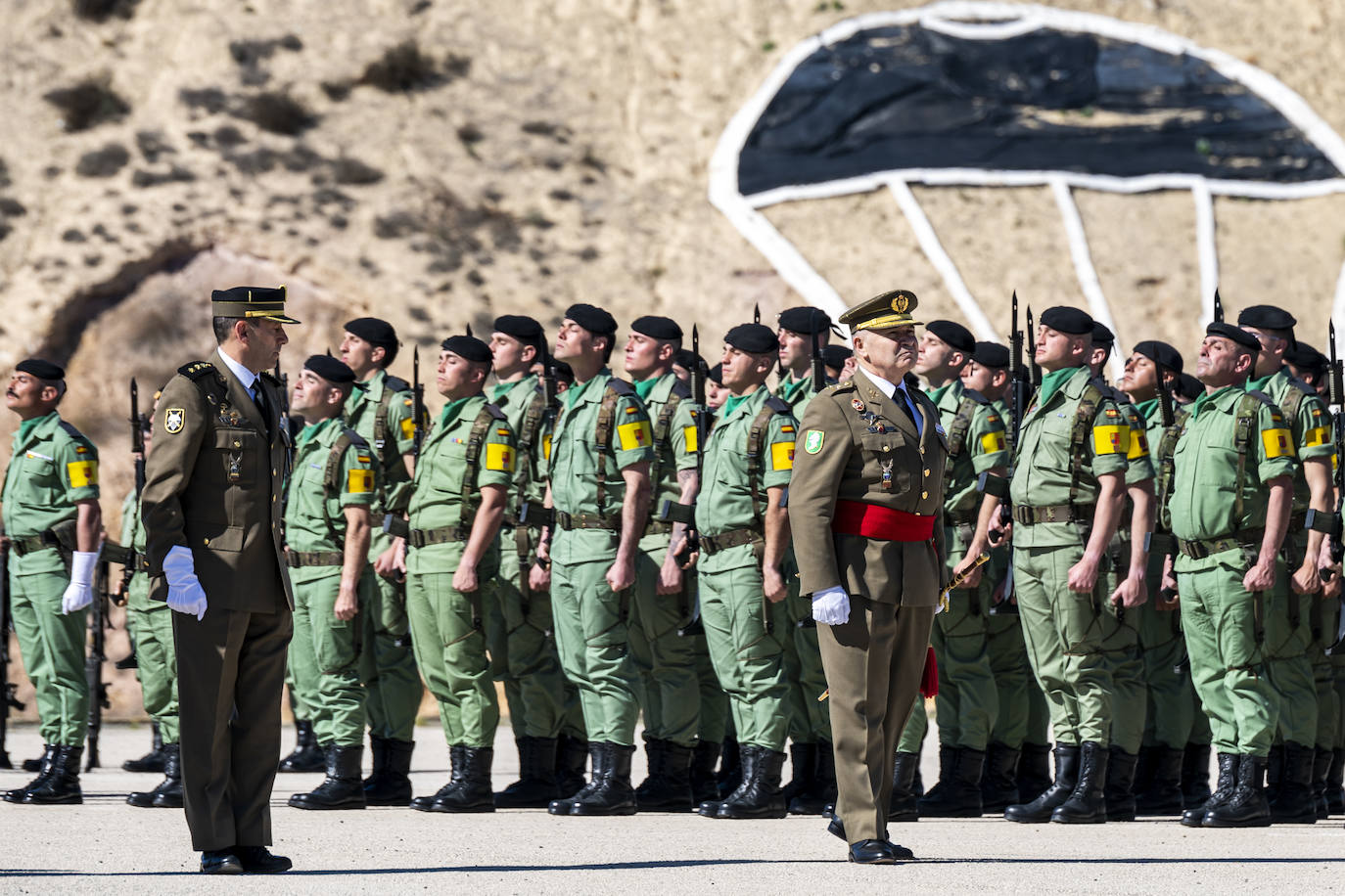 El acto para conmemorar los 70 años de la creación de las fuerzas paracaidistas, en imágenes