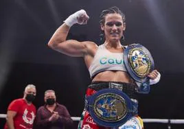 La lumbrerense Mari Carmen Romero tras ganar el título de la Unión Europea de Boxeo, en 2021.