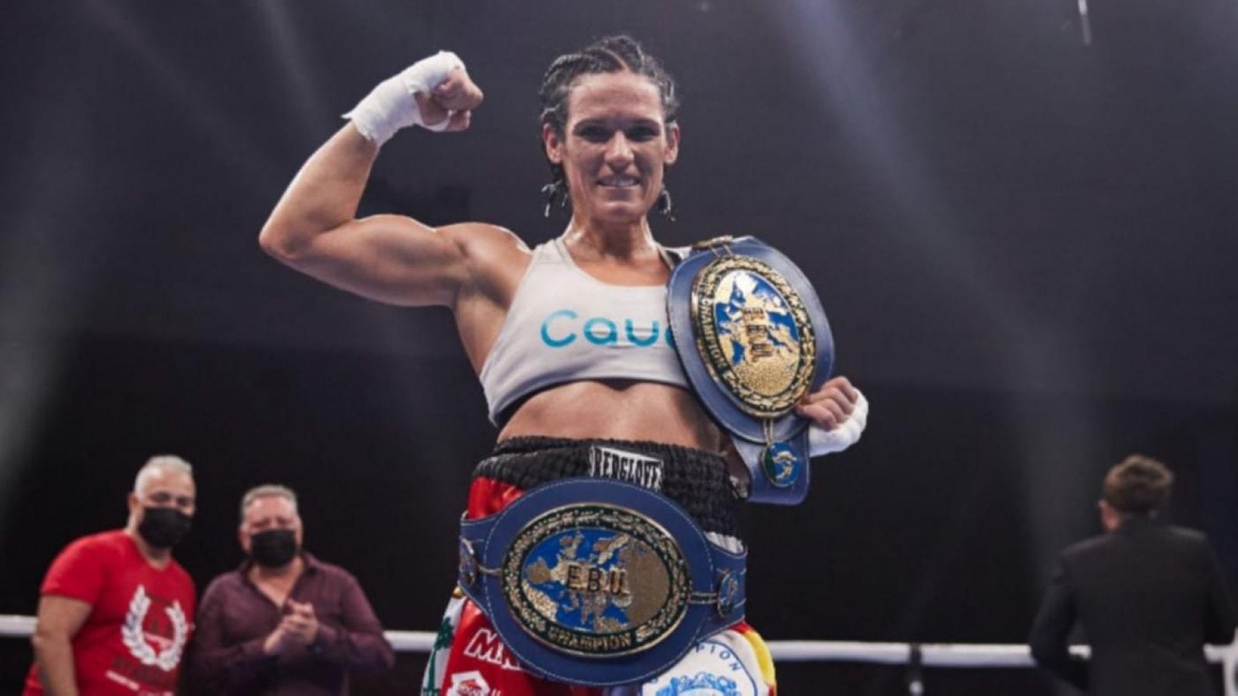 La lumbrerense Mari Carmen Romero tras ganar el título de la Unión Europea de Boxeo, en 2021.