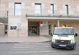 Puerta de urgencias del hospital Santa Lucía, en Cartagena.