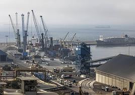 Muelles de Escombreras en una imagen de archivo.