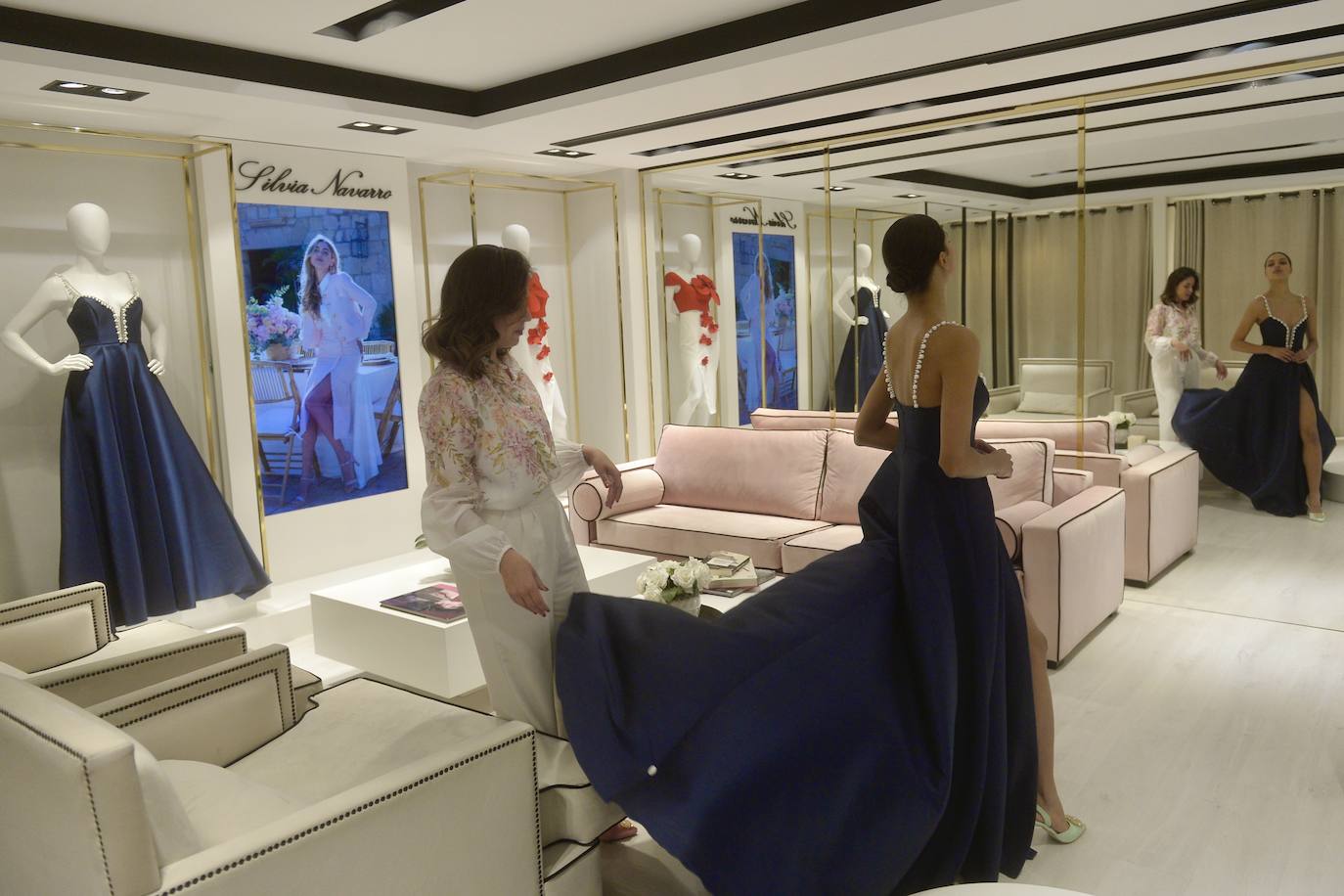 Los preparativos para el desfile de moda de Silvia Navarro, en imágenes