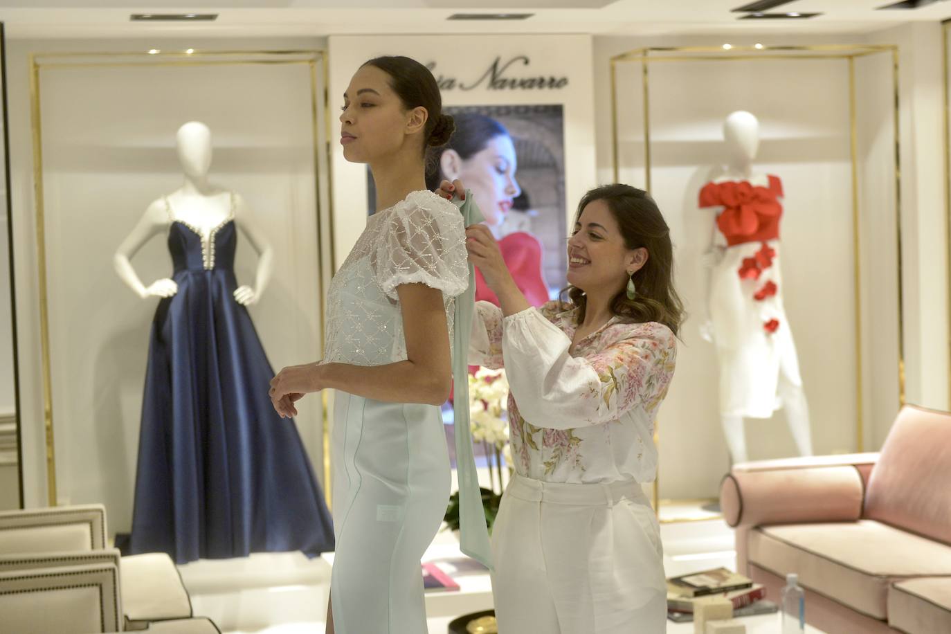 Los preparativos para el desfile de moda de Silvia Navarro, en imágenes