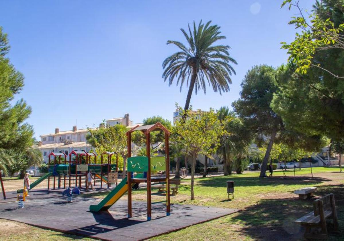 Zona de juegos infantiles en La Zenia.