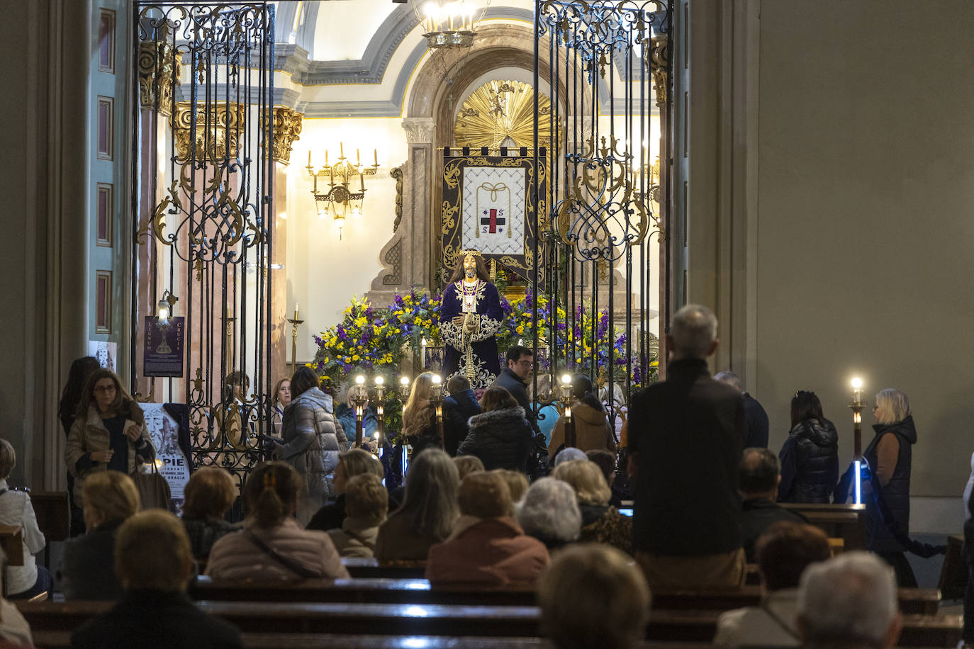 Plegarias ante al Medinaceli en Cartagena