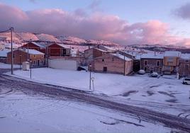 La pedanía moratallera de El Sabinar, cubierta de nieve, este domingo por la mañana.