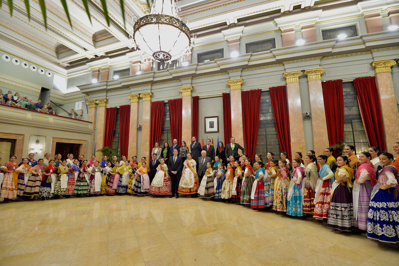 La recepción en el Ayuntamiento a las candidatas a Reina de la Huerta, en imágenes
