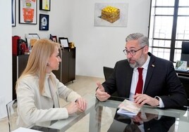 Mariola Guevara y Víctor Martínez, durante su encuentro en Santomera.