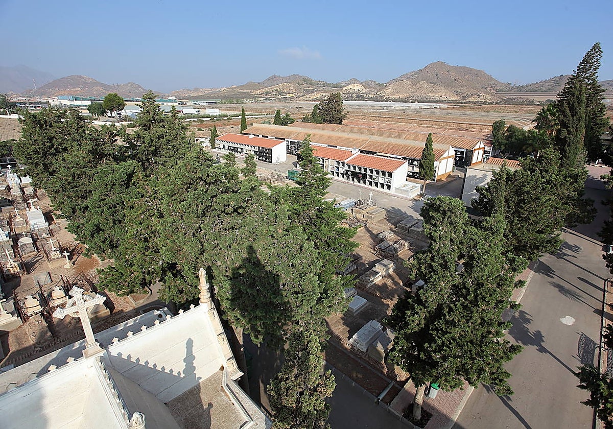 Vista aérea del cementerio municipal de Mazarrón.