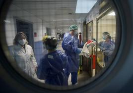 Imagen de archivo de sanitarios en un hospital de Murcia durante la pandemia de covid.