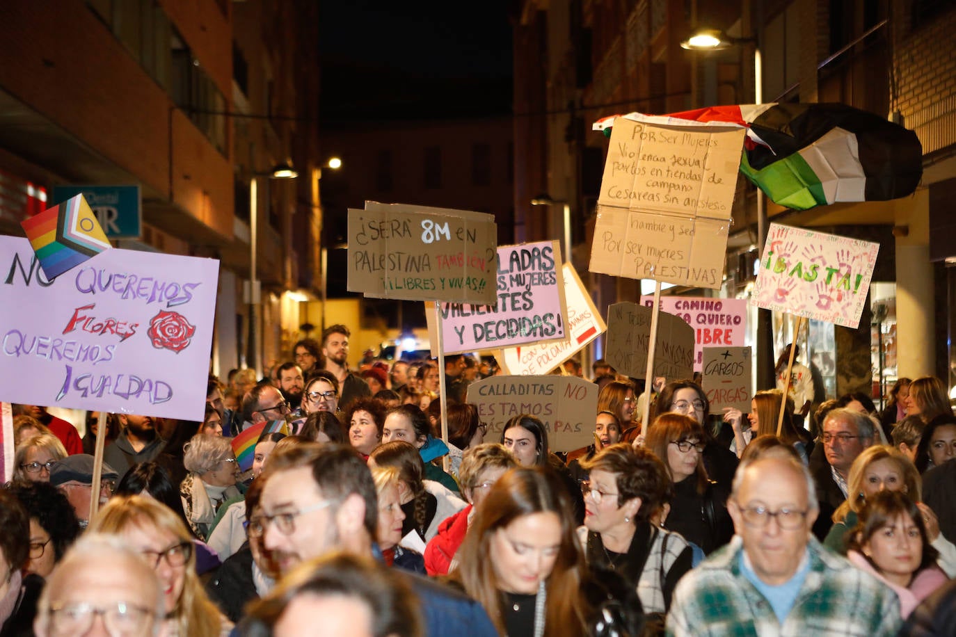 Manifestación en Lorca por el 8M, en imágenes