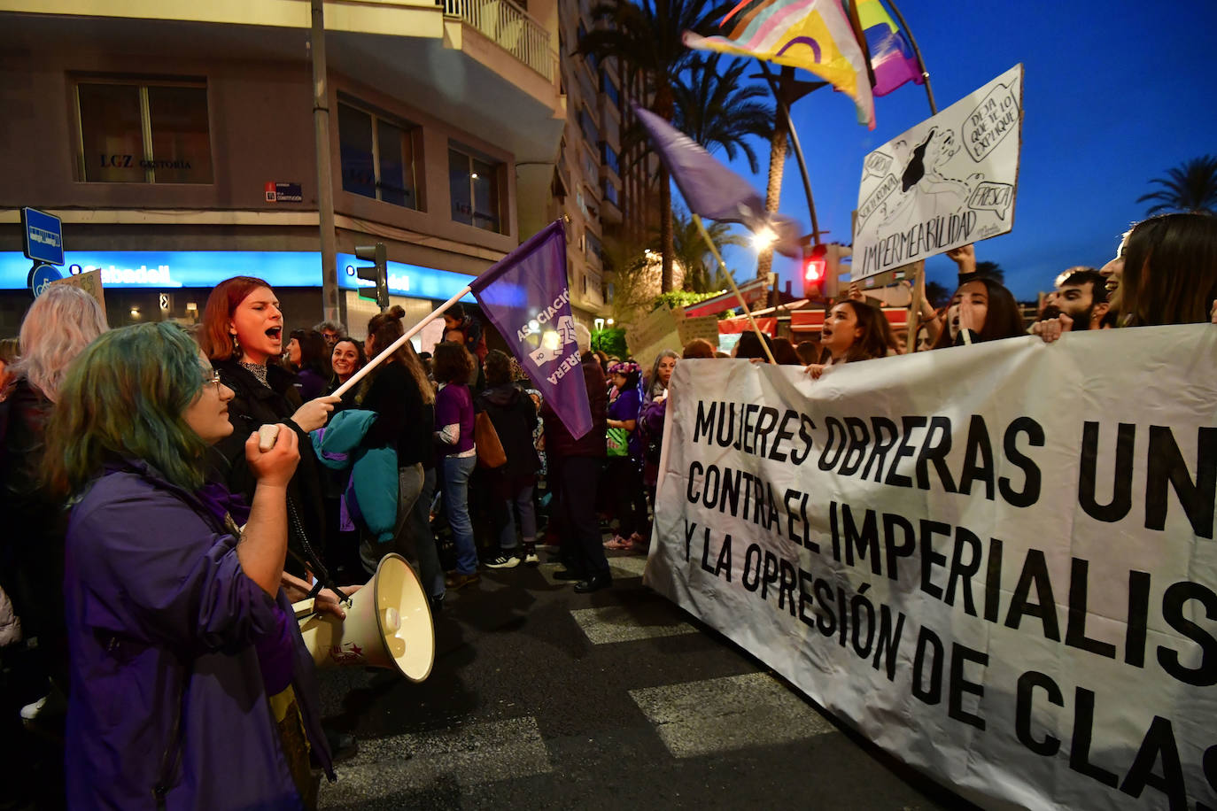 La manifestación del 8M en Murcia, en imágenes