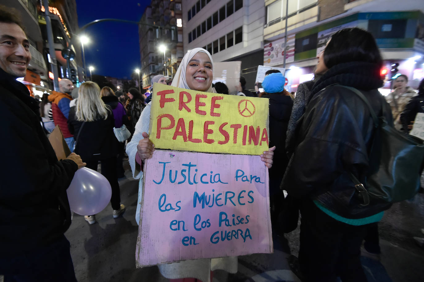 La manifestación del 8M en Murcia, en imágenes