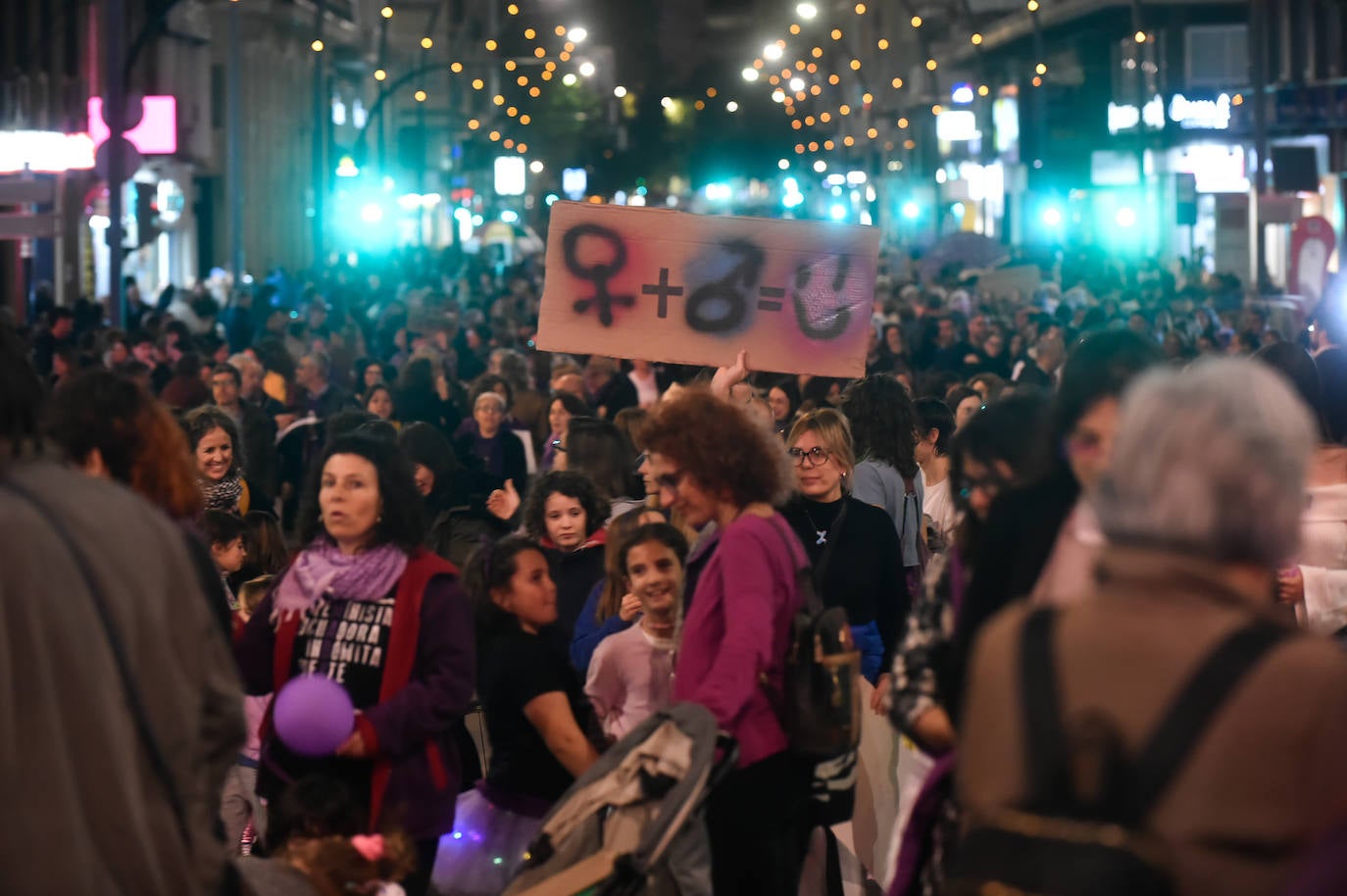 La manifestación del 8M en Murcia, en imágenes