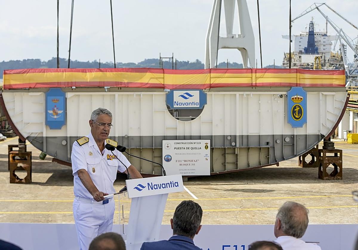 El almirante jefe del Estado Mayor de la Armada, Antonio Piñeiro, en la sede de Navantia en Ferrol.
