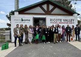 Foto de familia de los intervinientes en el foro.