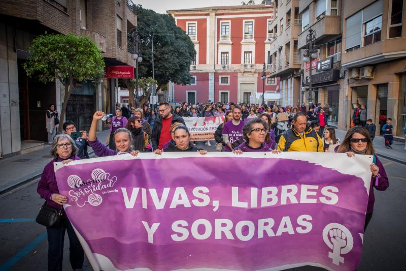 Las imágenes de la marcha del 8-M en Orihuela