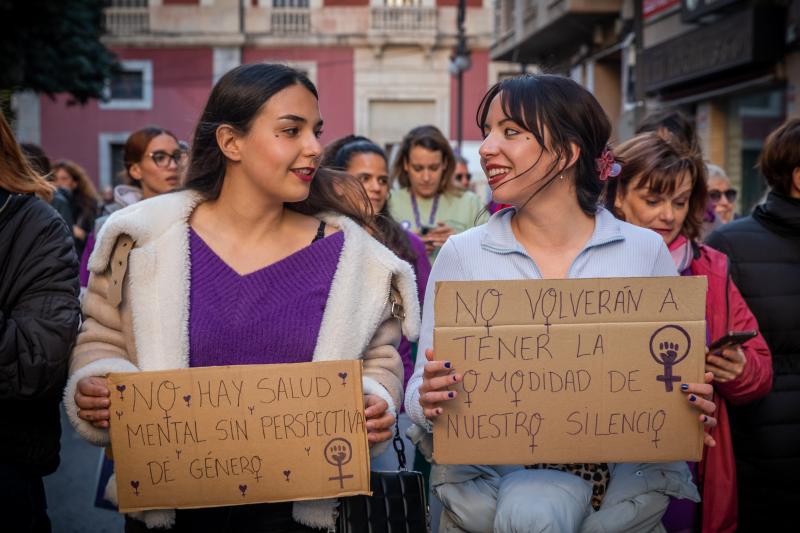 Las imágenes de la marcha del 8-M en Orihuela