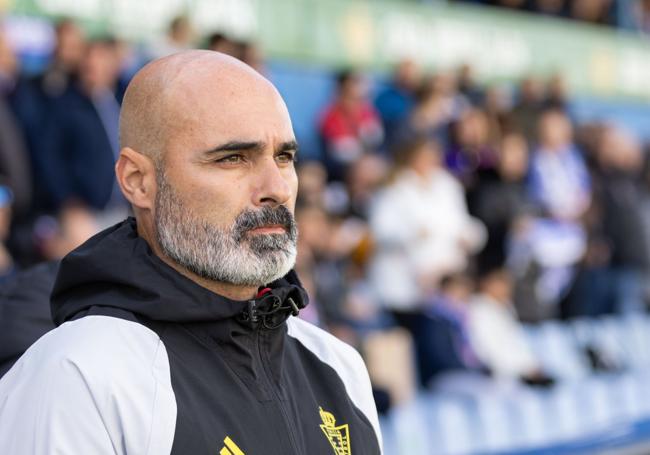 Tato, segundo técnico del Real Murcia, ayer en Linarejos.