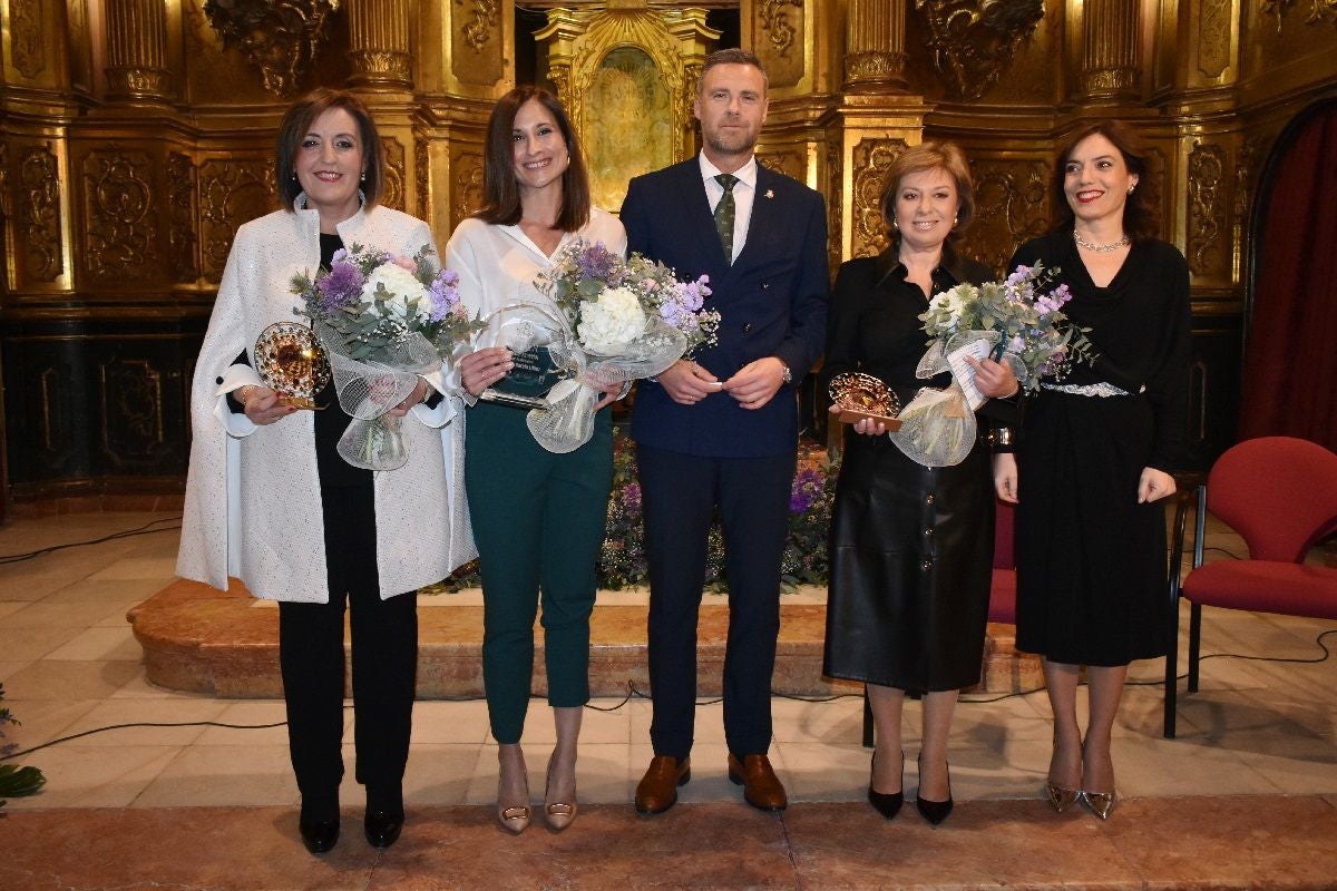 Mª Gloria Sánchez, Cristina García, José Francisco García (alcalde), Juani Marín y Mónica Sánchez.