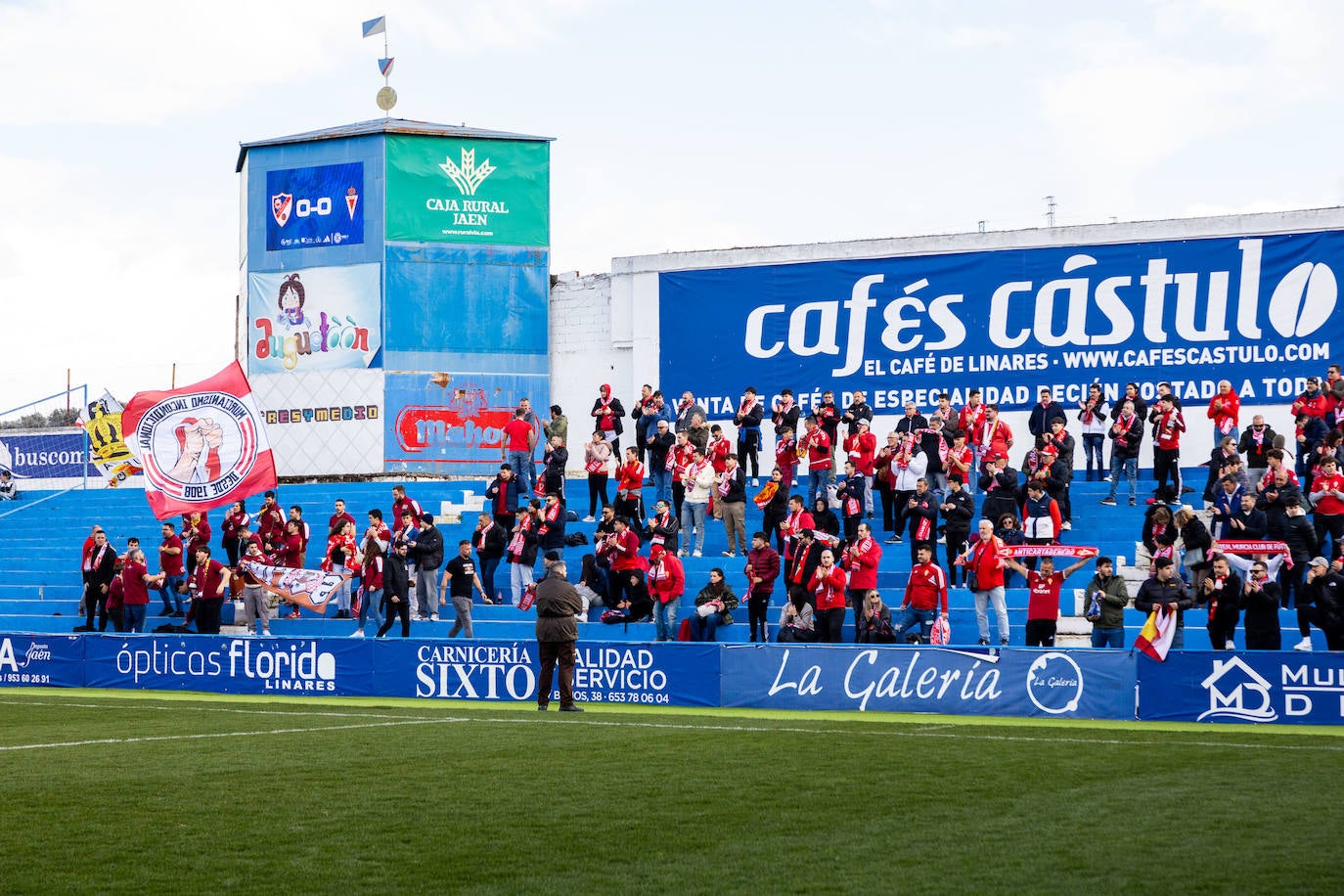 La derrota del Real Murcia frente al Linares Deportivo, en imágenes