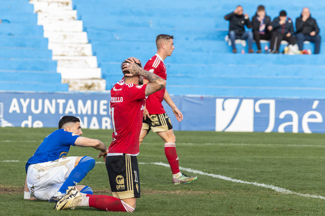 La derrota del Real Murcia frente al Linares Deportivo, en imágenes