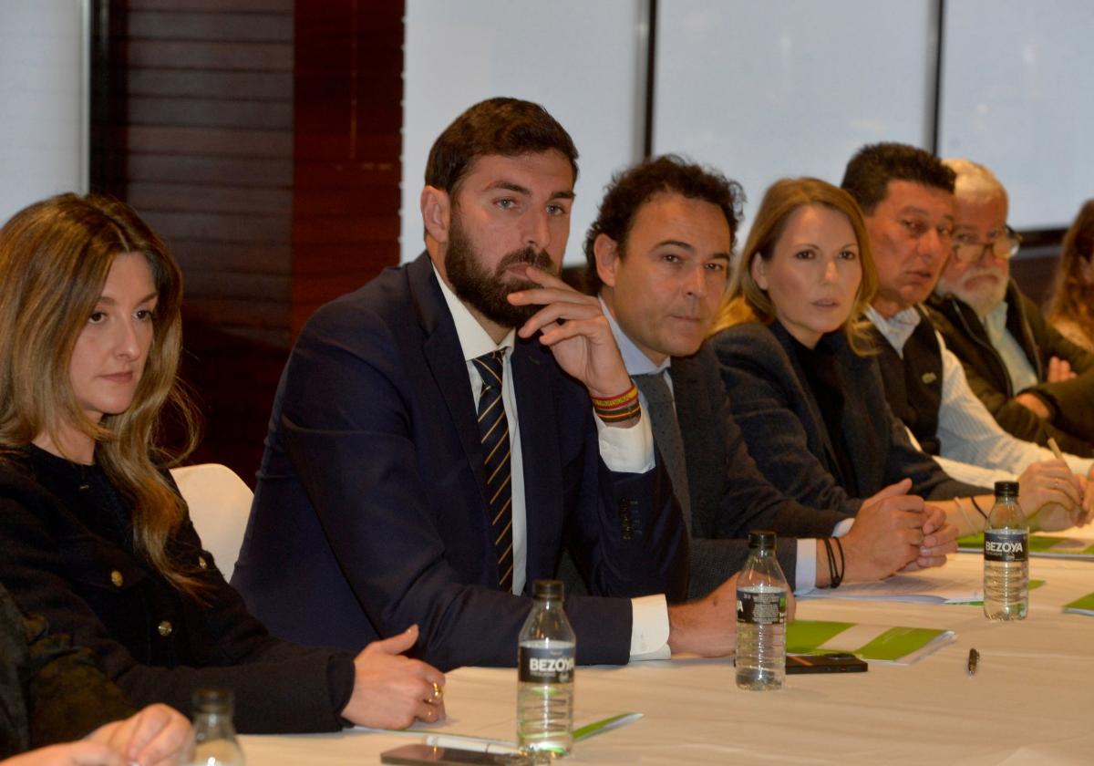 El vicepresidente Antelo, junto a Bernal-Quirós y Corbalán.