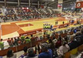 Imagen de la pista principal del Palacio de los Deportes de Cartagena, repleto de gente, en un partido reciente del Jimbee Cartagena.