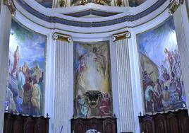 Murales al fresco de Muñoz Barberán en la capilla mayor.