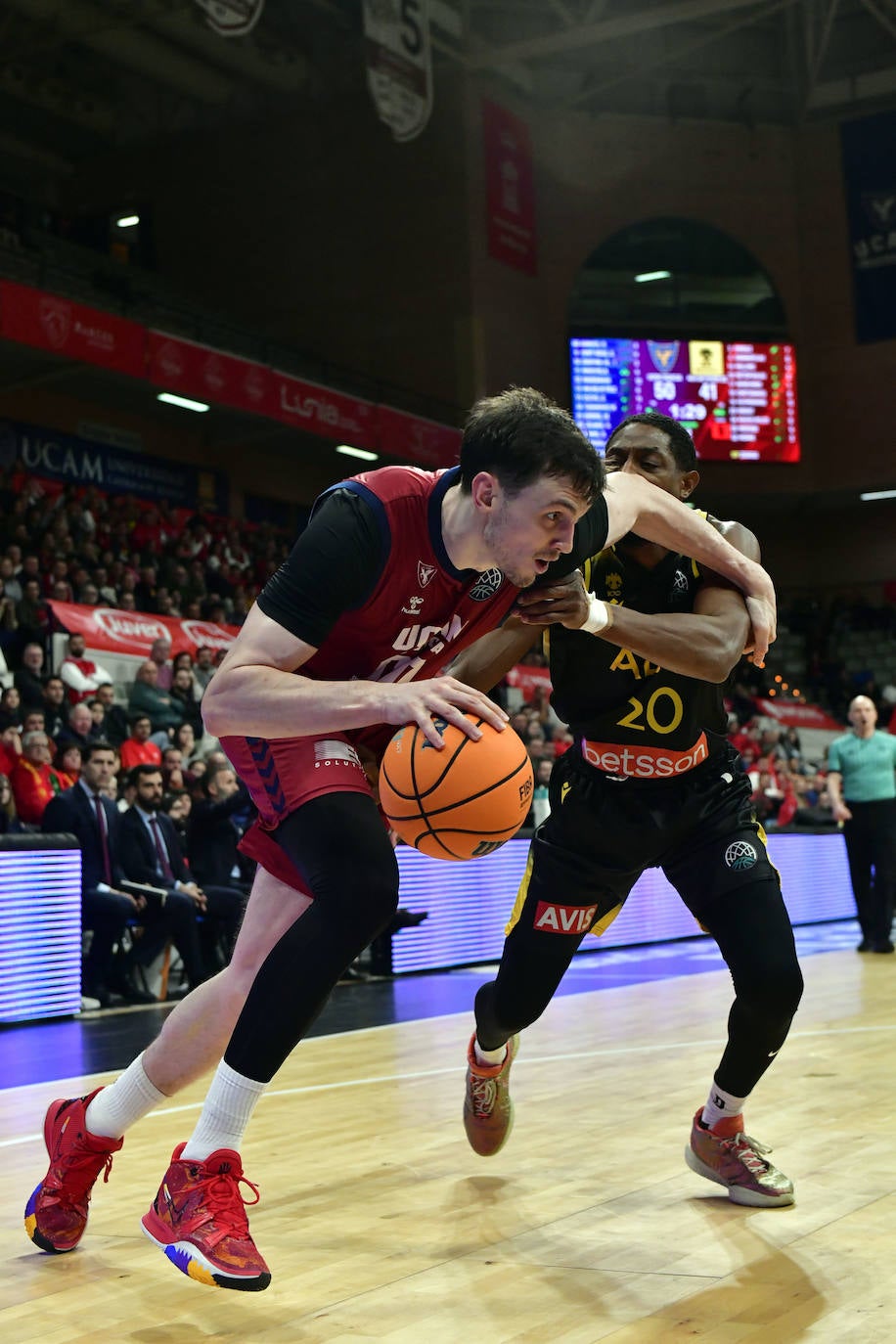 Las imágenes del partido entre el UCAM Murcia y el AEK Betsson