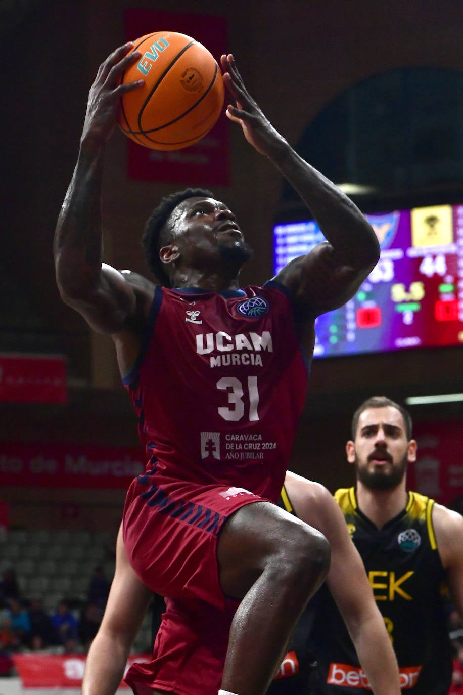 Las imágenes del partido entre el UCAM Murcia y el AEK Betsson